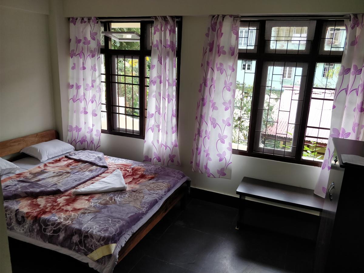 Hotel Pine Leaf Gangtok Exteriör bild