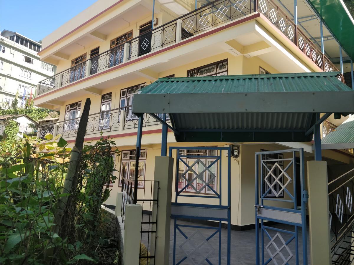 Hotel Pine Leaf Gangtok Exteriör bild