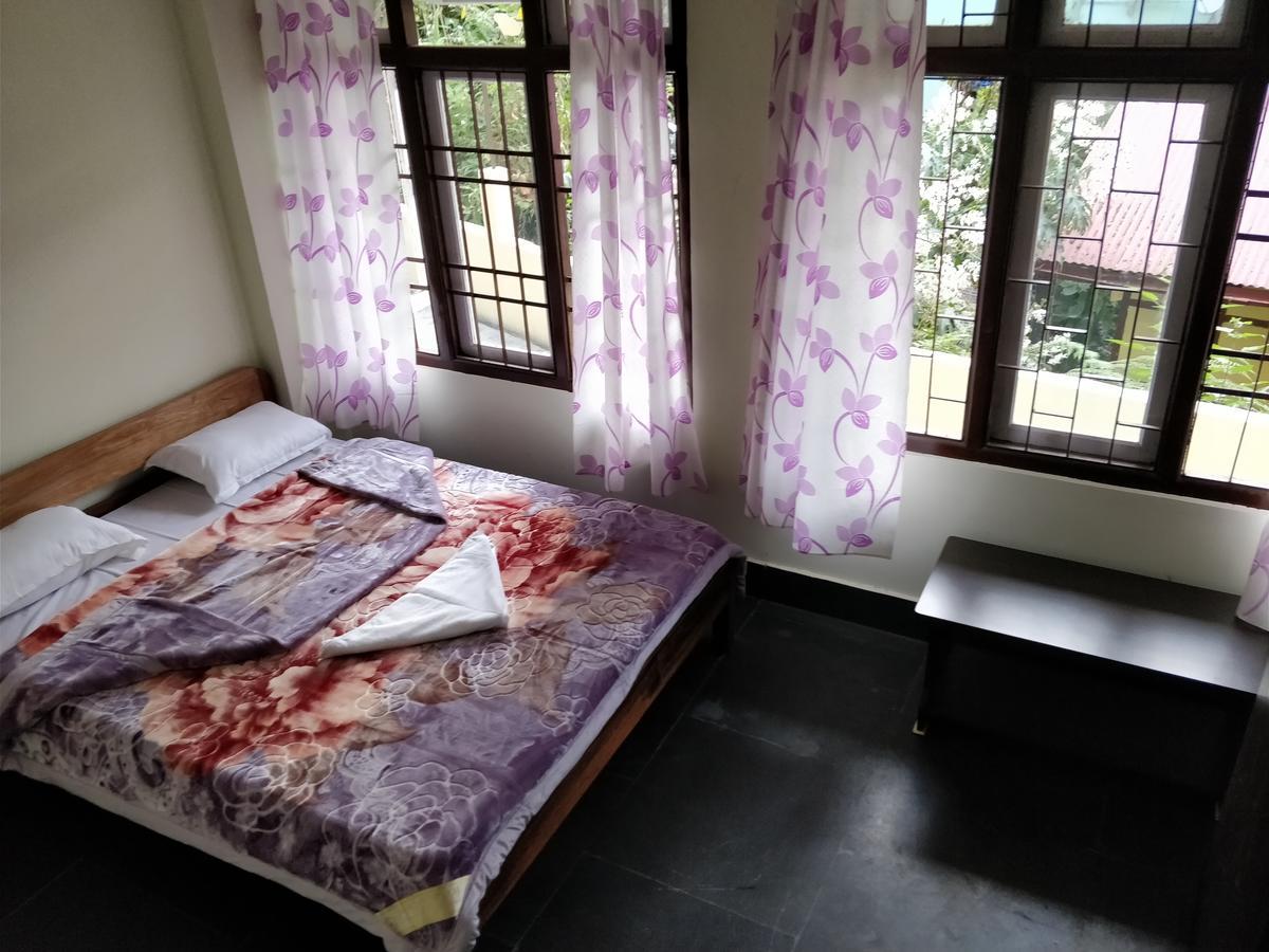Hotel Pine Leaf Gangtok Exteriör bild