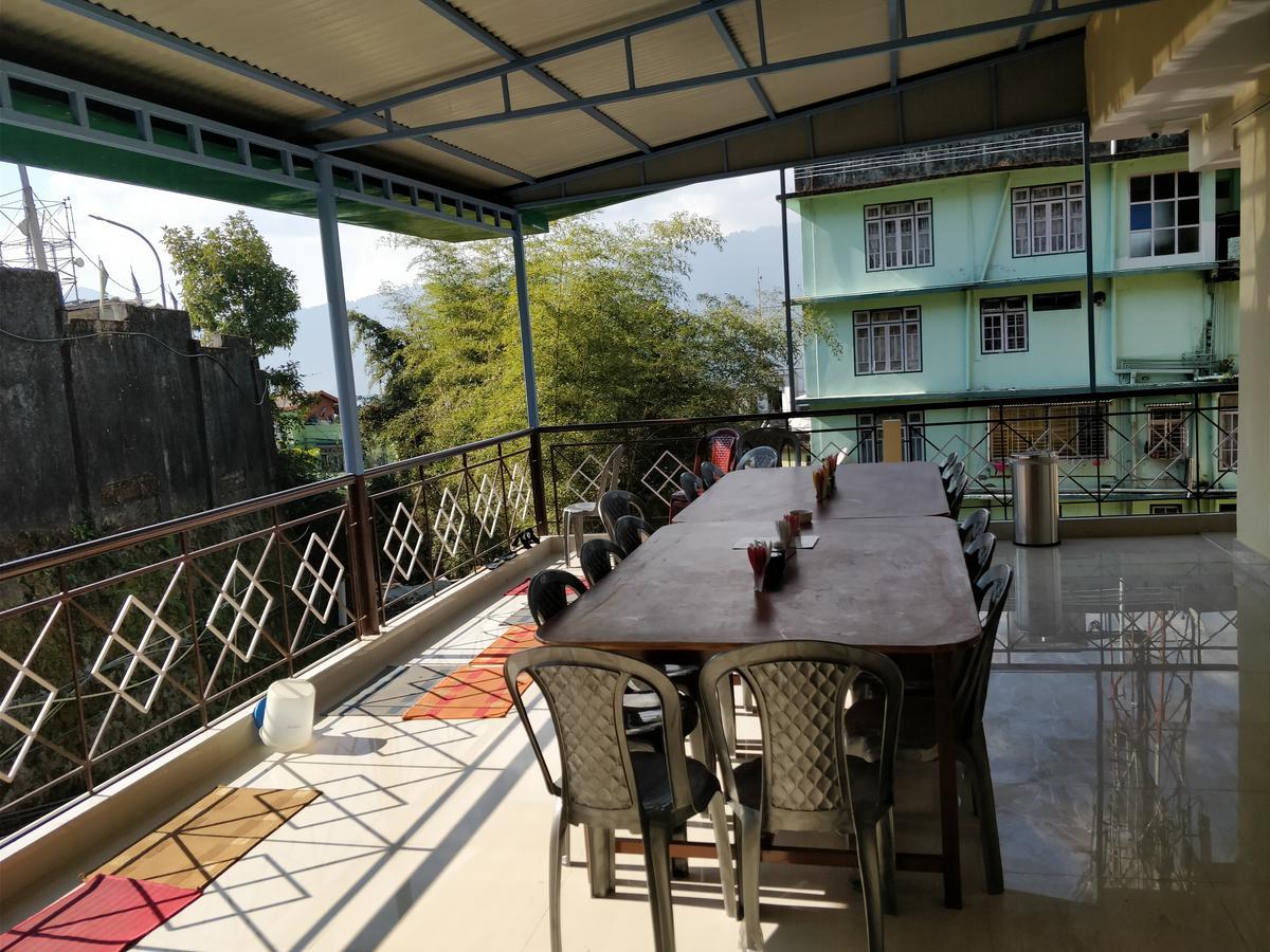 Hotel Pine Leaf Gangtok Exteriör bild